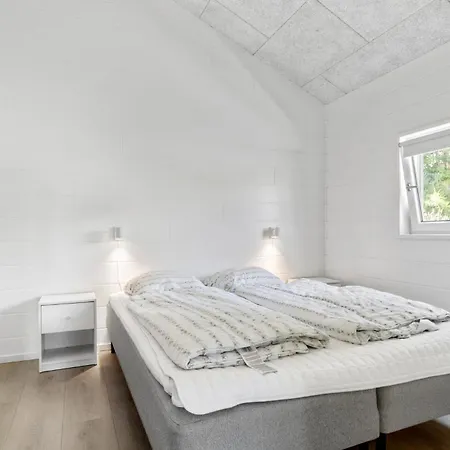 7 Bedroom Gorgeous In Glesborg