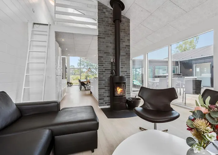 7 Bedroom Gorgeous In Glesborg