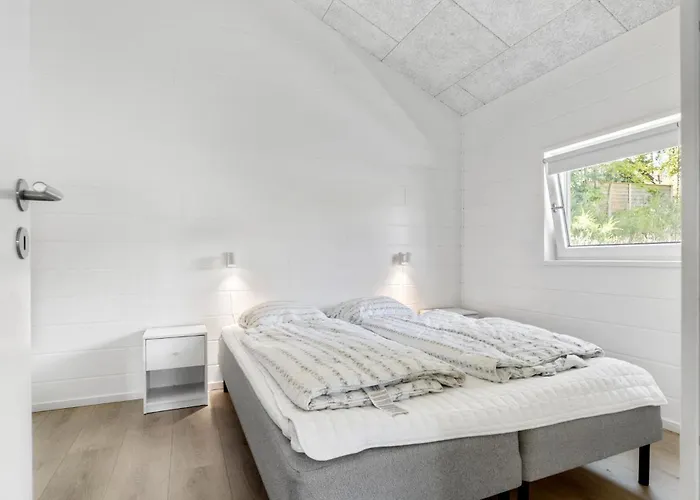 7 Bedroom Gorgeous In Glesborg